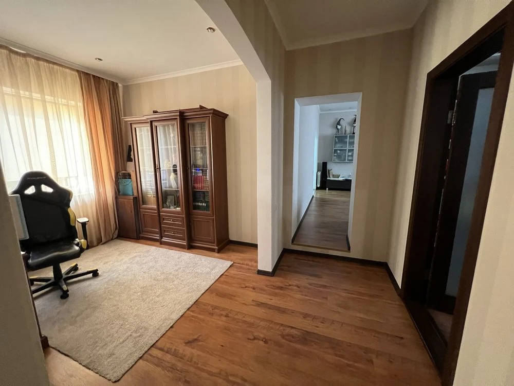 Spacious house in the Central District