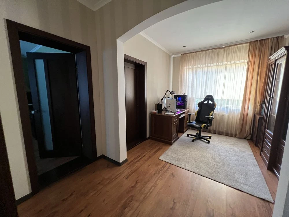 Spacious house in the Central District