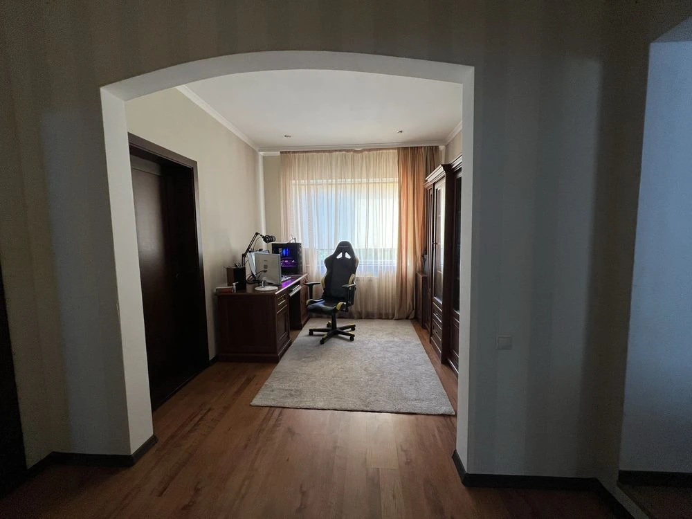 Spacious house in the Central District
