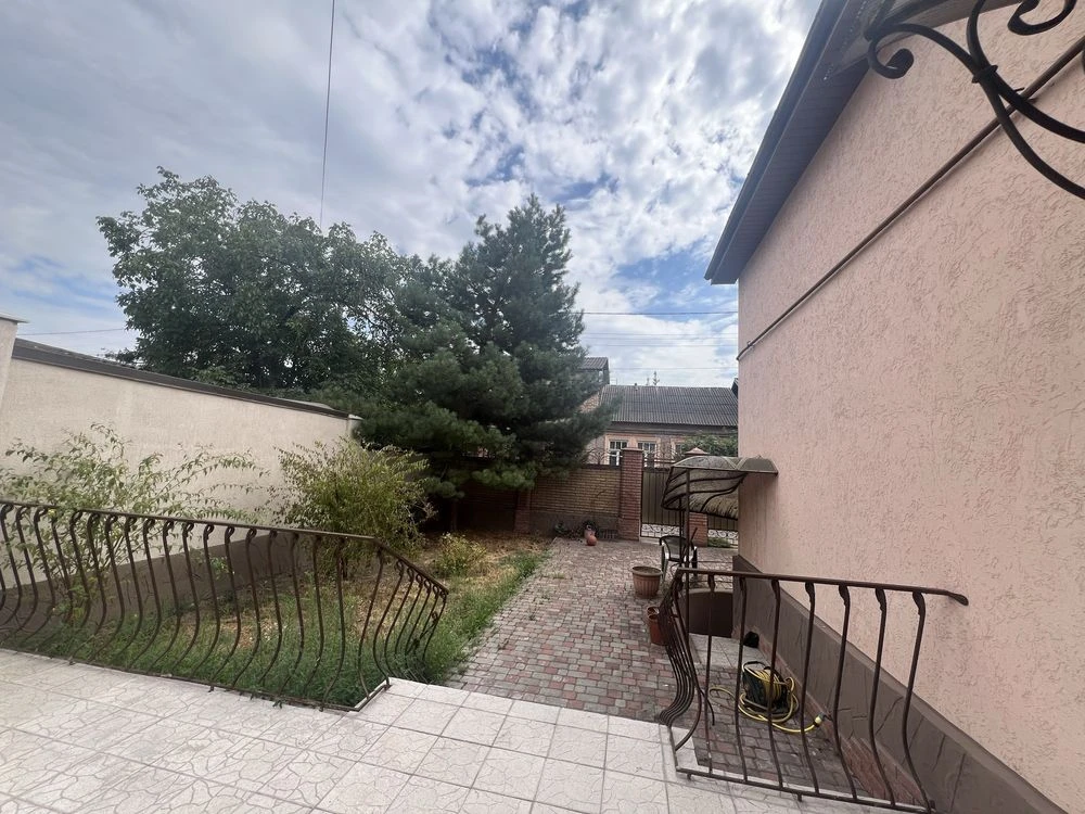 Spacious house in the Central District