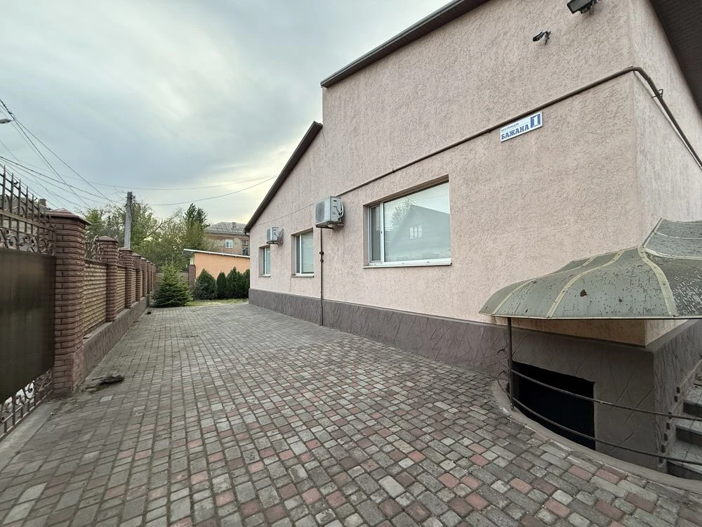 Spacious house in the Central District