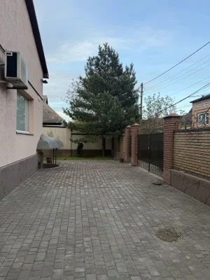 Spacious house in the Central District