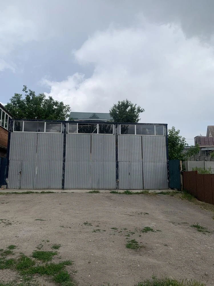 Продам Дом  возле пл освобождения.плюс СТО