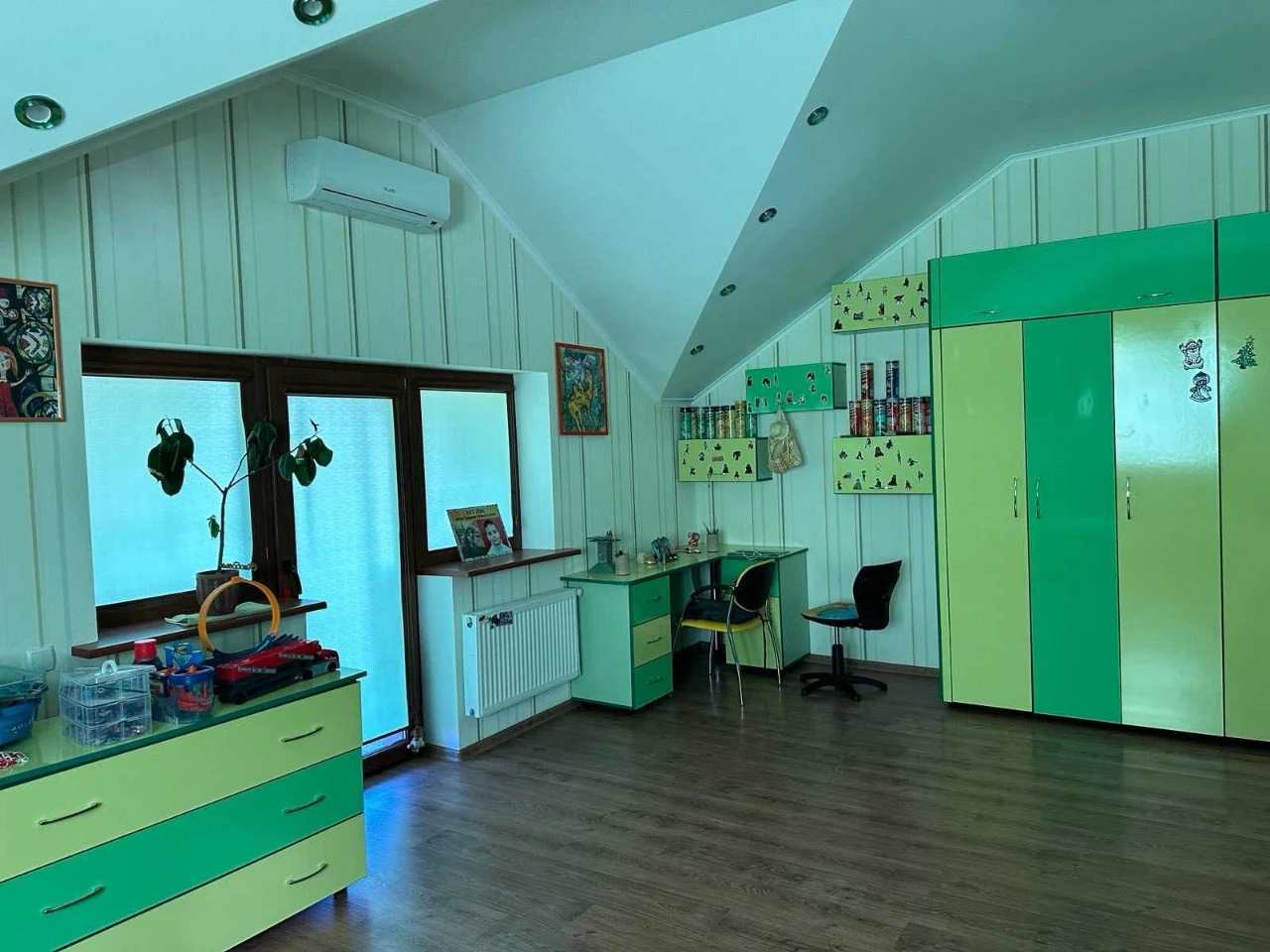 НОВА ЦІНА. Продаж двоповерхового будинку в Ц-М районі, Карач