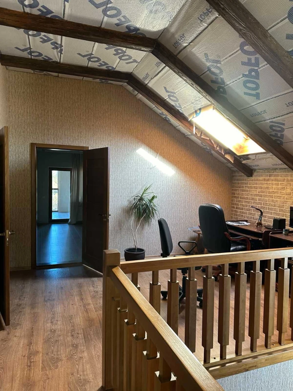 НОВА ЦІНА. Продаж двоповерхового будинку в Ц-М районі, Карач