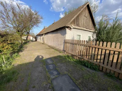 Продається будинок в центрально - міському районі .