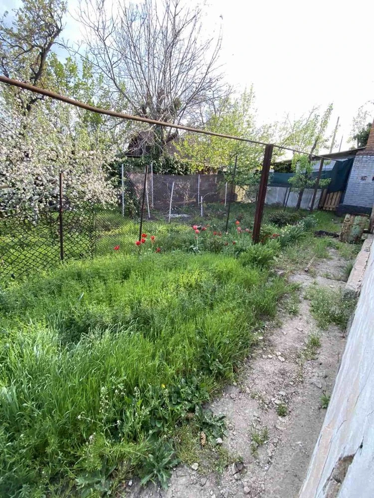 Продається будинок в центрально - міському районі .