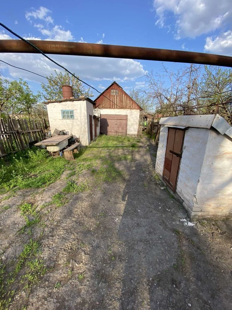Продається будинок в центрально - міському районі .