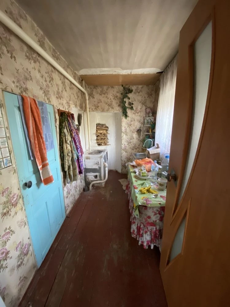 Продається будинок в центрально - міському районі .