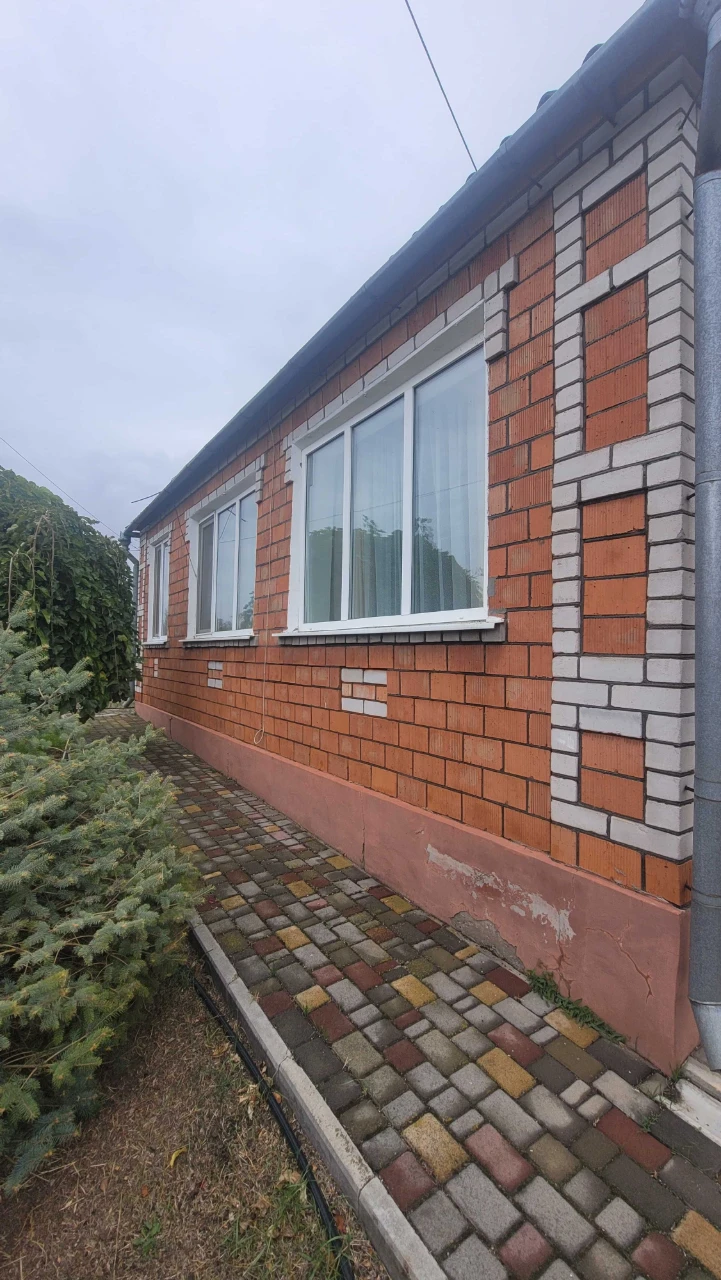 Продам відмінний будинок в передмісті Марганця.