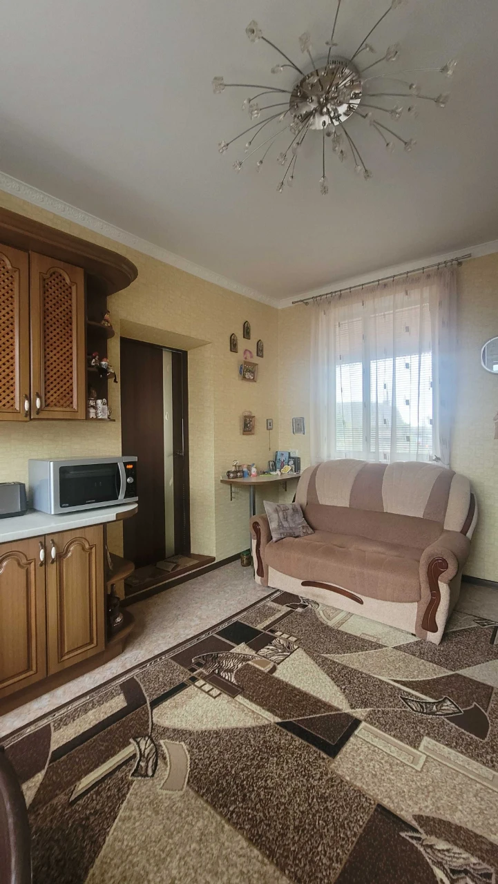 Продам відмінний будинок в передмісті Марганця.