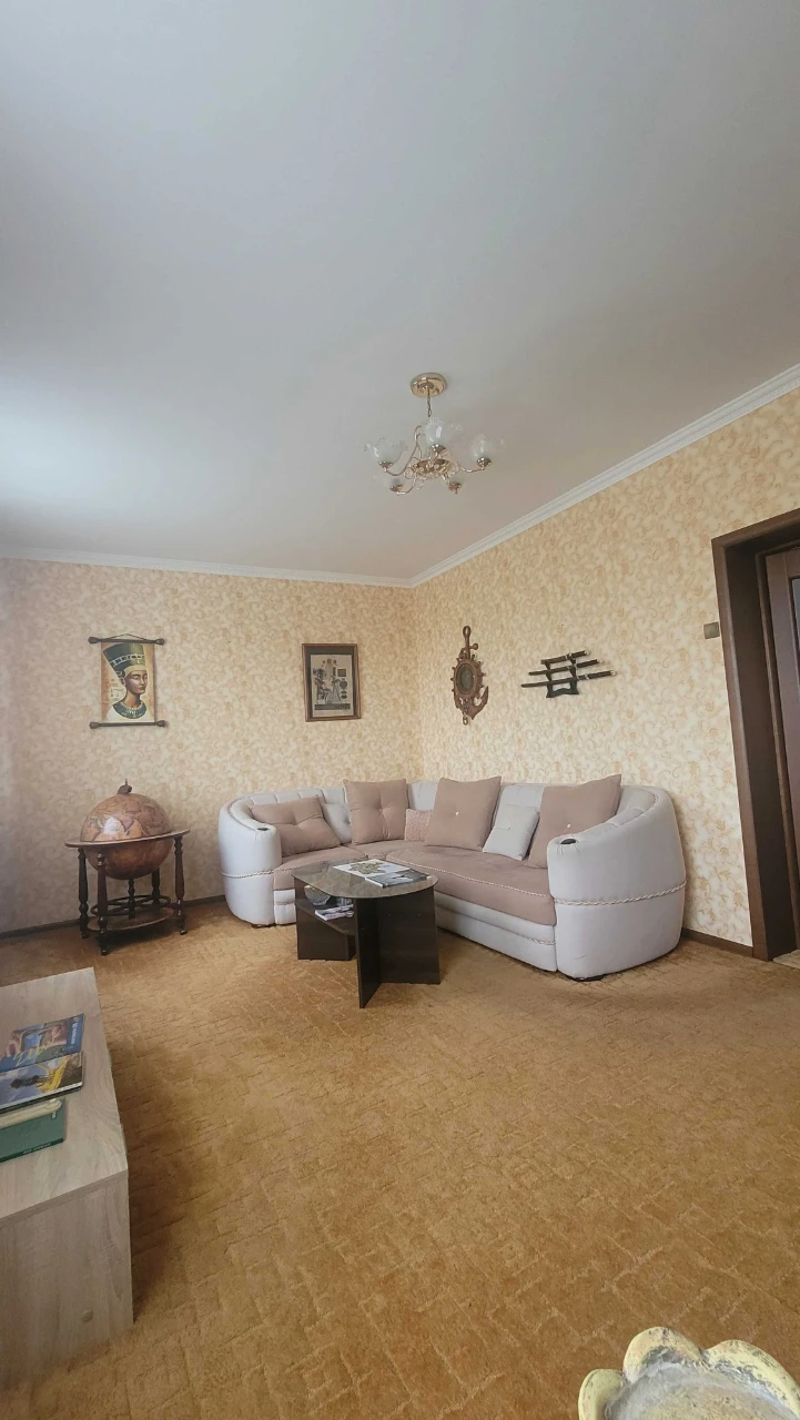 Продам відмінний будинок в передмісті Марганця.