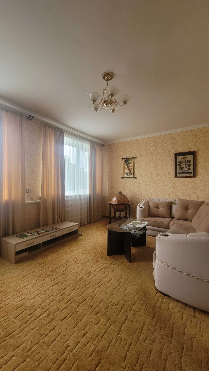 Продам відмінний будинок в передмісті Марганця.