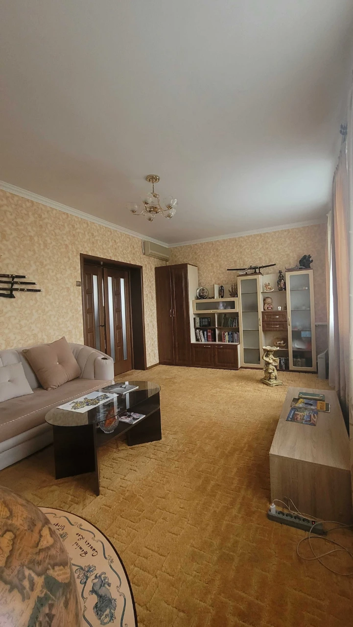 Продам відмінний будинок в передмісті Марганця.