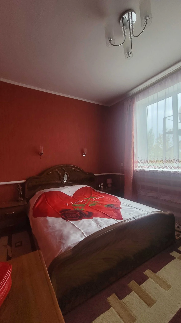 Продам відмінний будинок в передмісті Марганця.