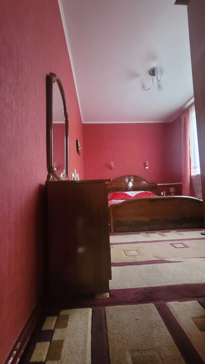 Продам відмінний будинок в передмісті Марганця.