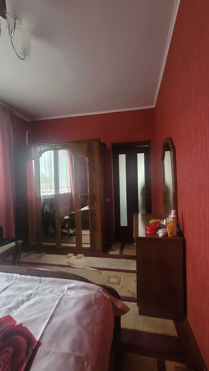 Продам відмінний будинок в передмісті Марганця.
