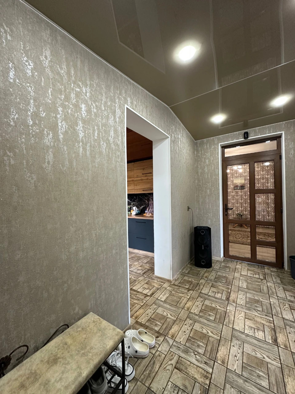 House for sale with furniture and appliances