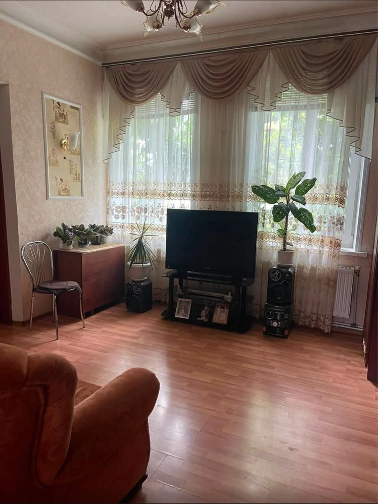 Продаж будинку по вул. Героїв Чорнобиля