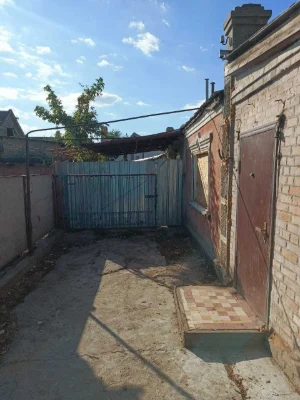 Продам или обменяю полдома.