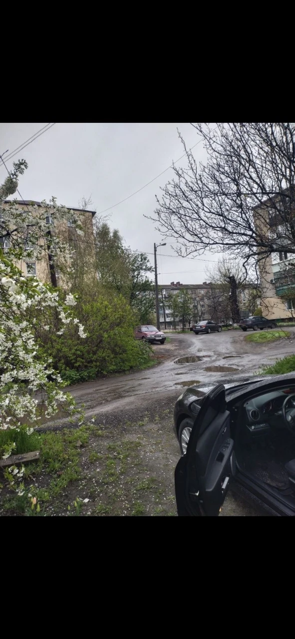 Продам пів будинку