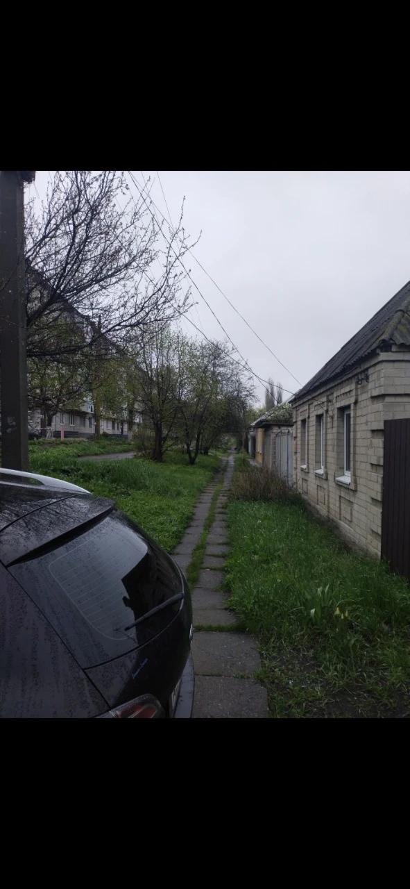 Продам пів будинку