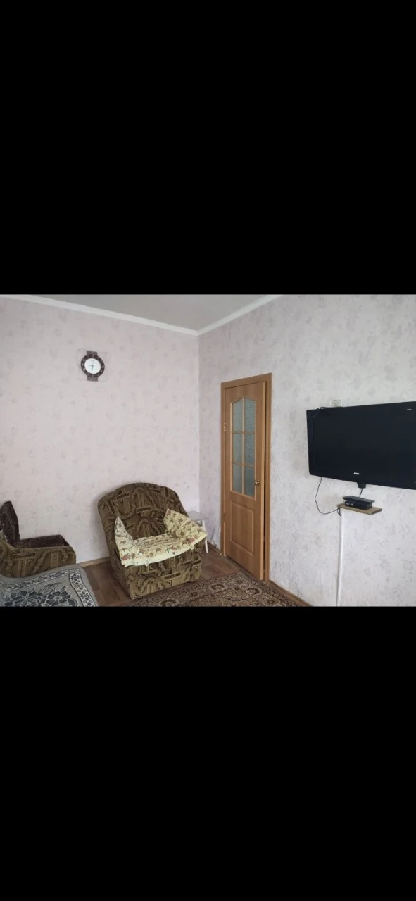 Продам пів будинку
