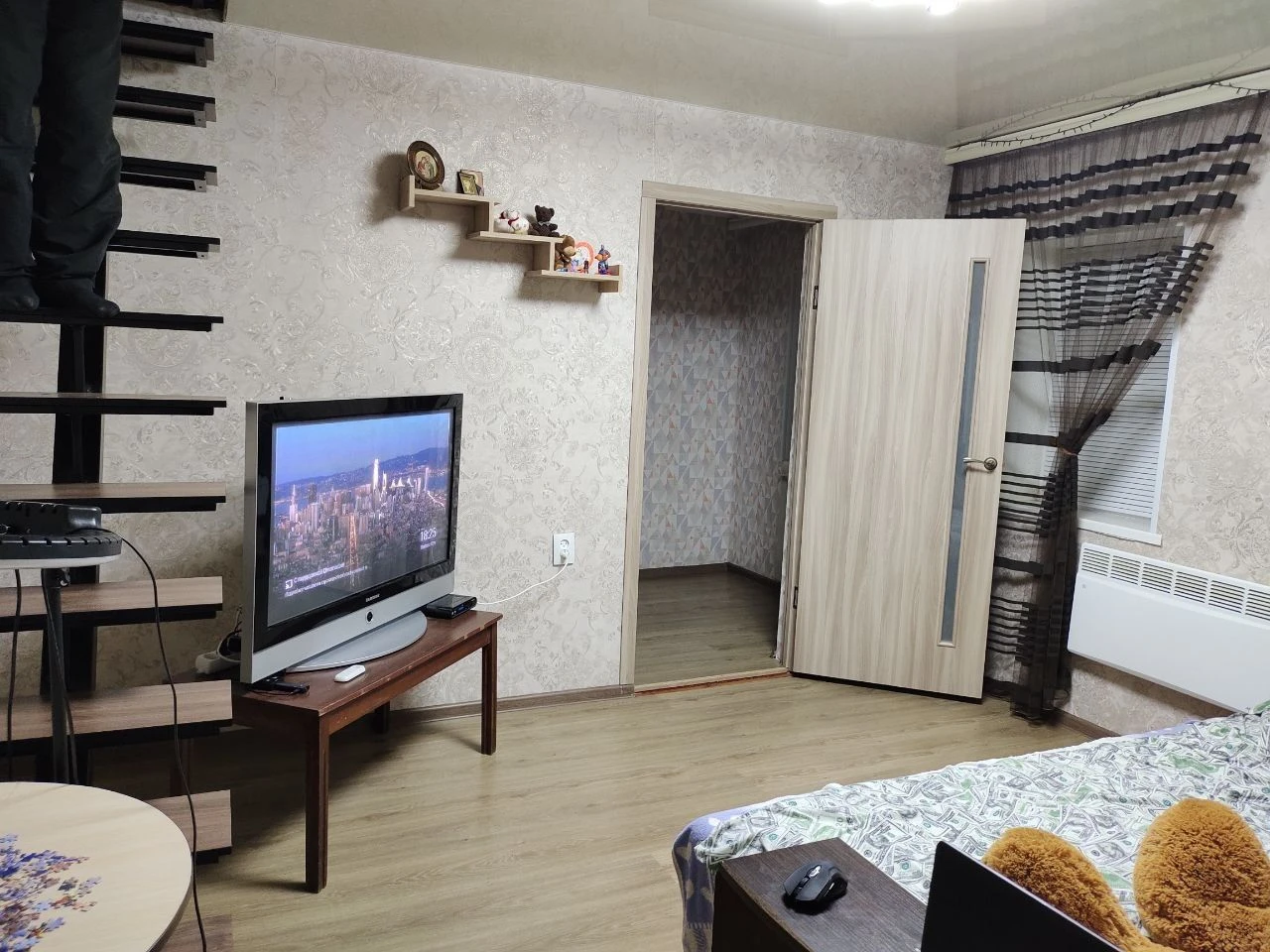Продається половина дому