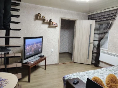 Продається половина дому