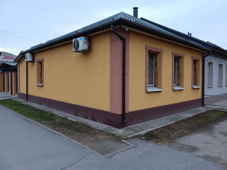 Продам будинок в самому центрі міста.