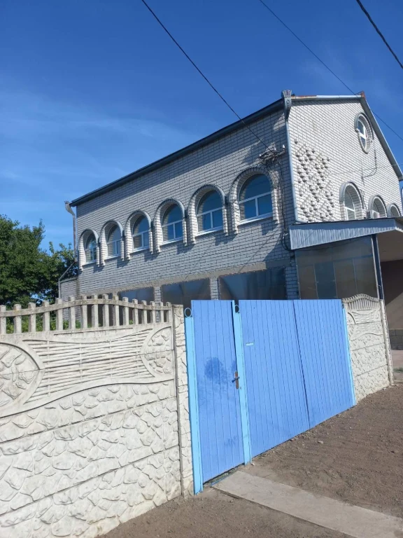 Продам 2-х поверховий  будинок