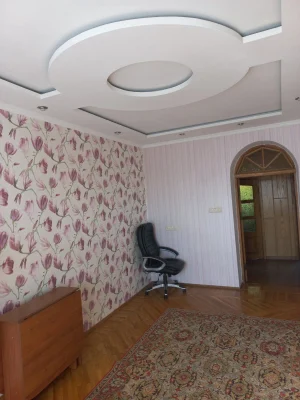 Продам 2-х поверховий  будинок