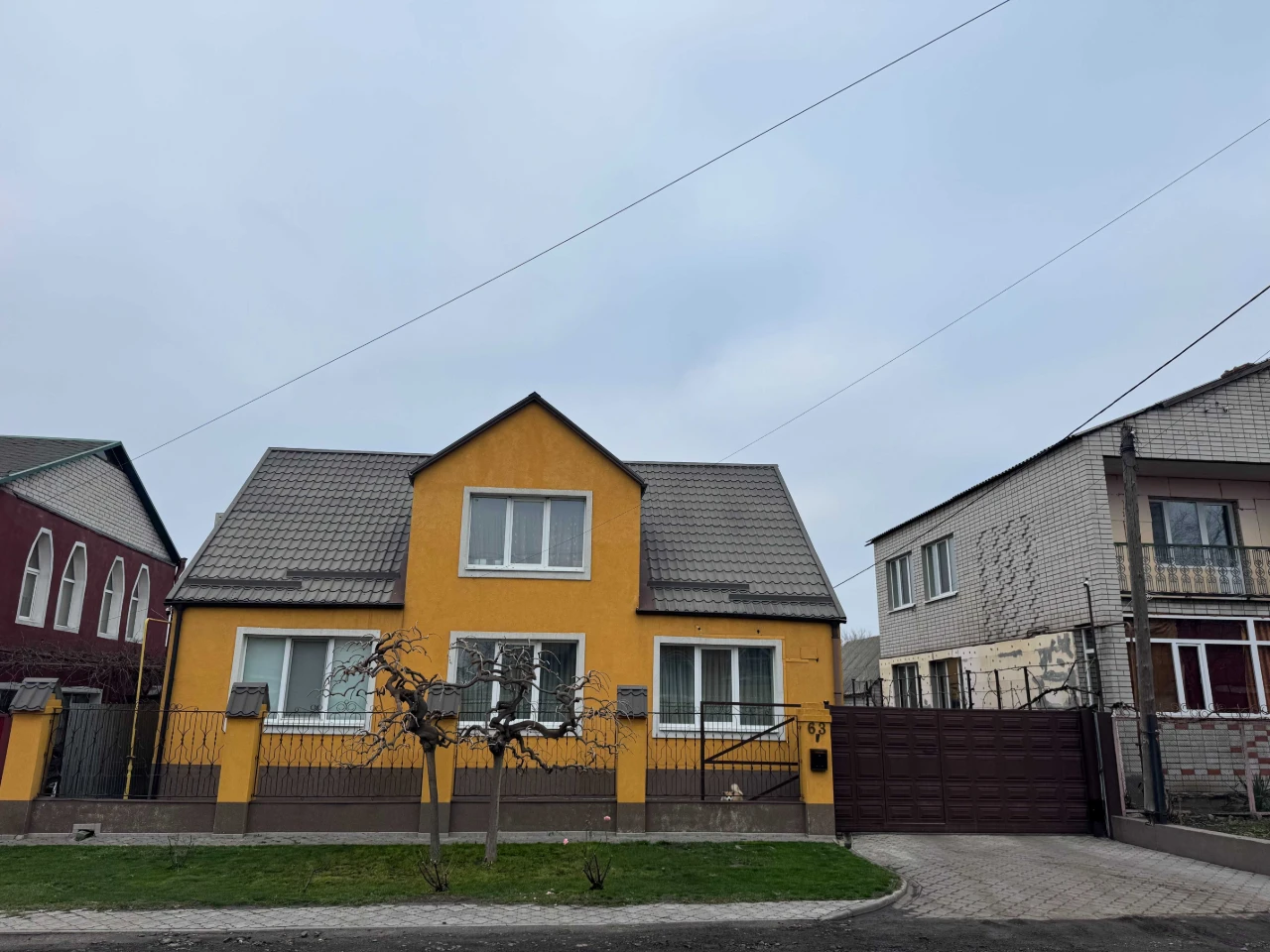 Продаж двоповерховий будинок, земельна ділянка 6 соток