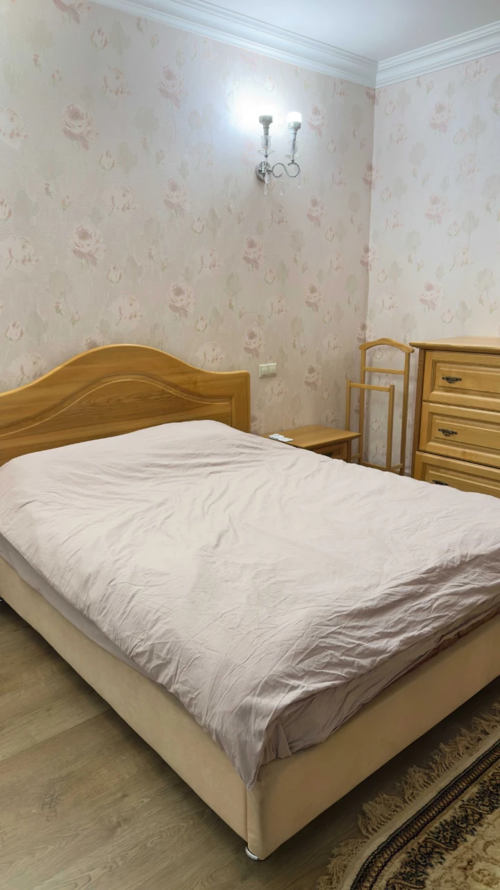 Продаж двоповерховий будинок, земельна ділянка 6 соток