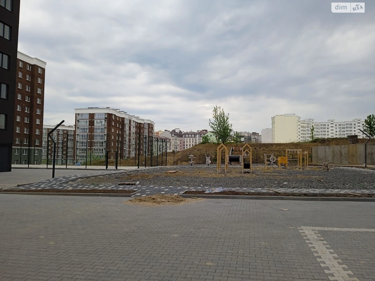 Продаж Місце в гаражному кооперативі Озерна