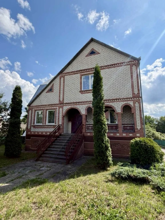 Продається будинок 213 м² з гаражем та ділянкою 23 сотки в Б