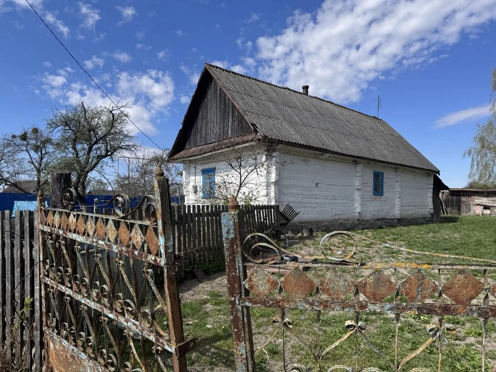 Продаж будинку, газ, криниця, сарай, 15 соток землі