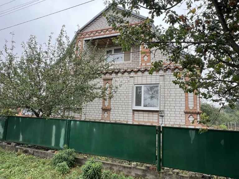 Продається будинок в Новосілках