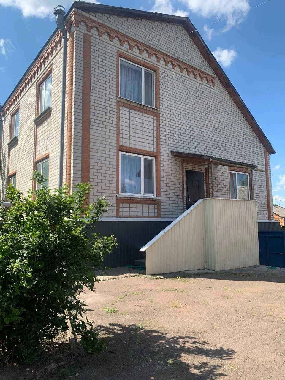 Продам будинок двоповерховий з цокольним поверхом