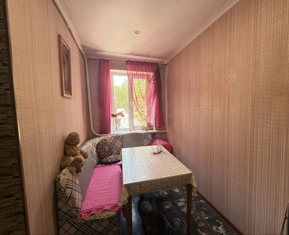 Sale of a house with 2 entrances, 102 m2