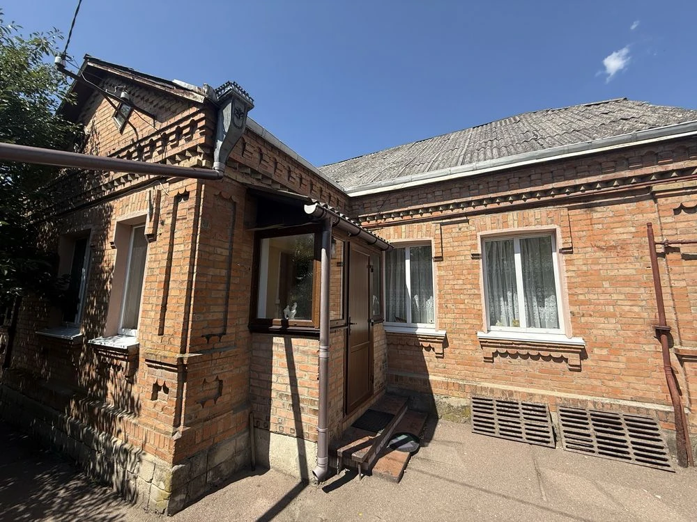 Sale of a house with 2 entrances, 102 m2