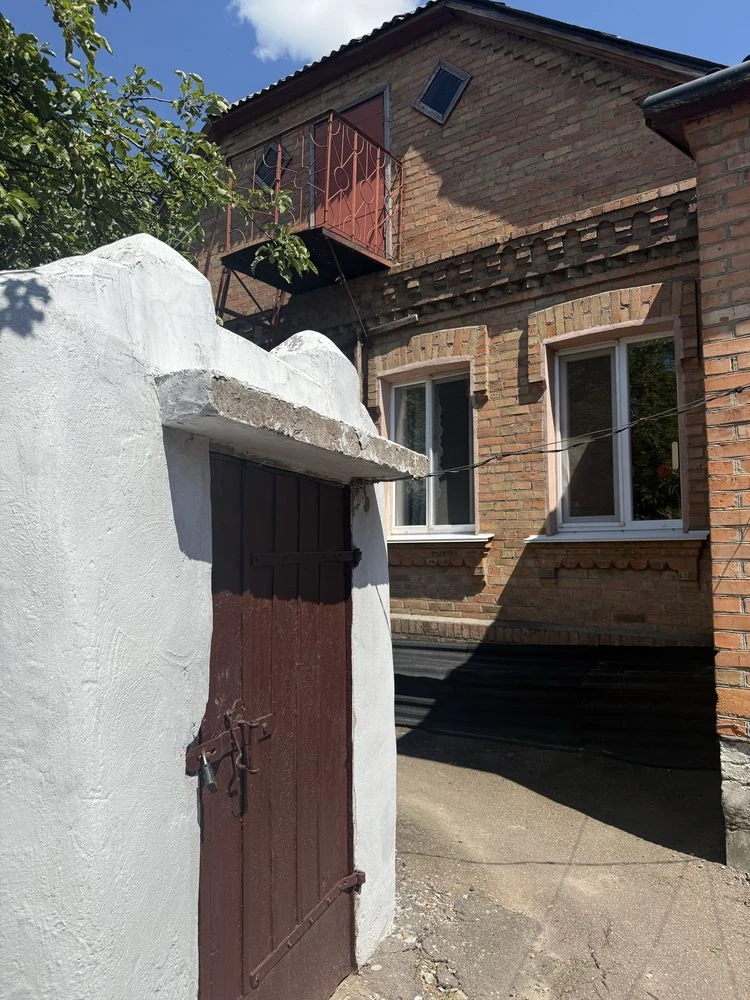 Sale of a house with 2 entrances, 102 m2