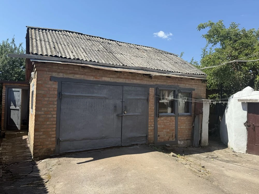 Sale of a house with 2 entrances, 102 m2