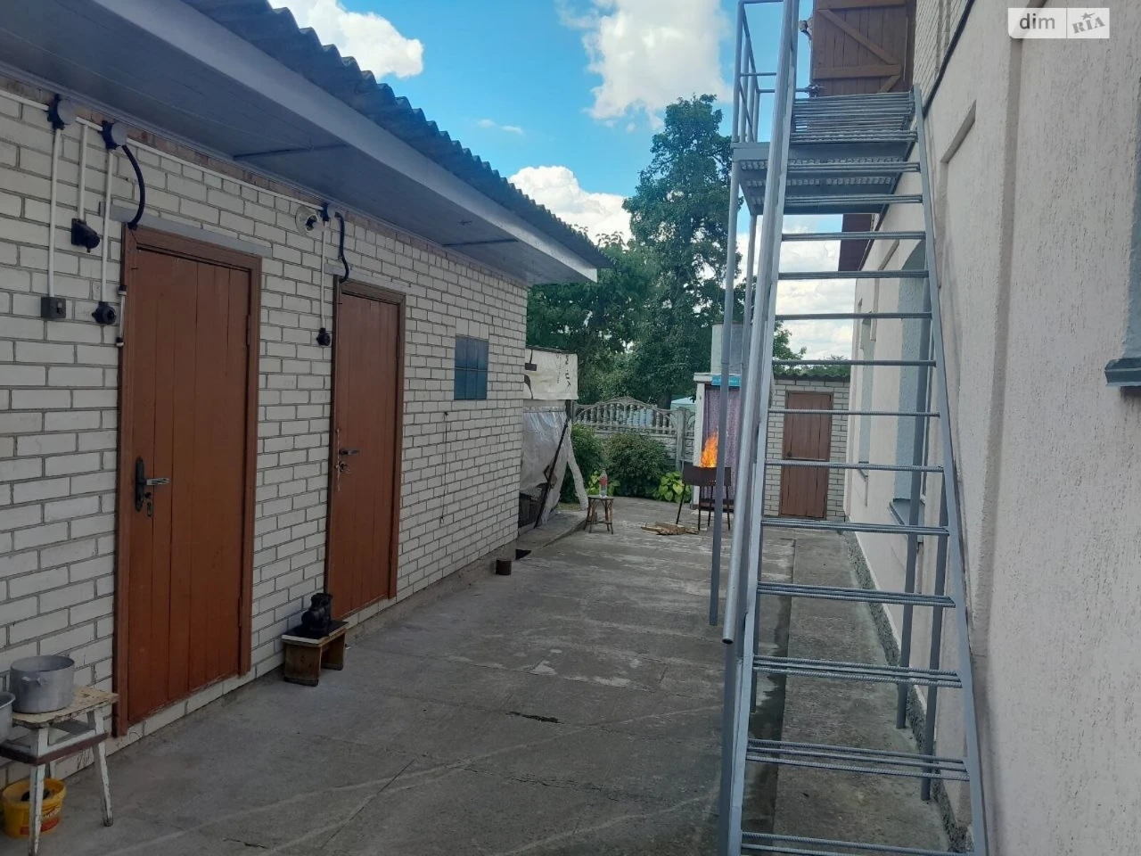 Sale of Meat Combine House