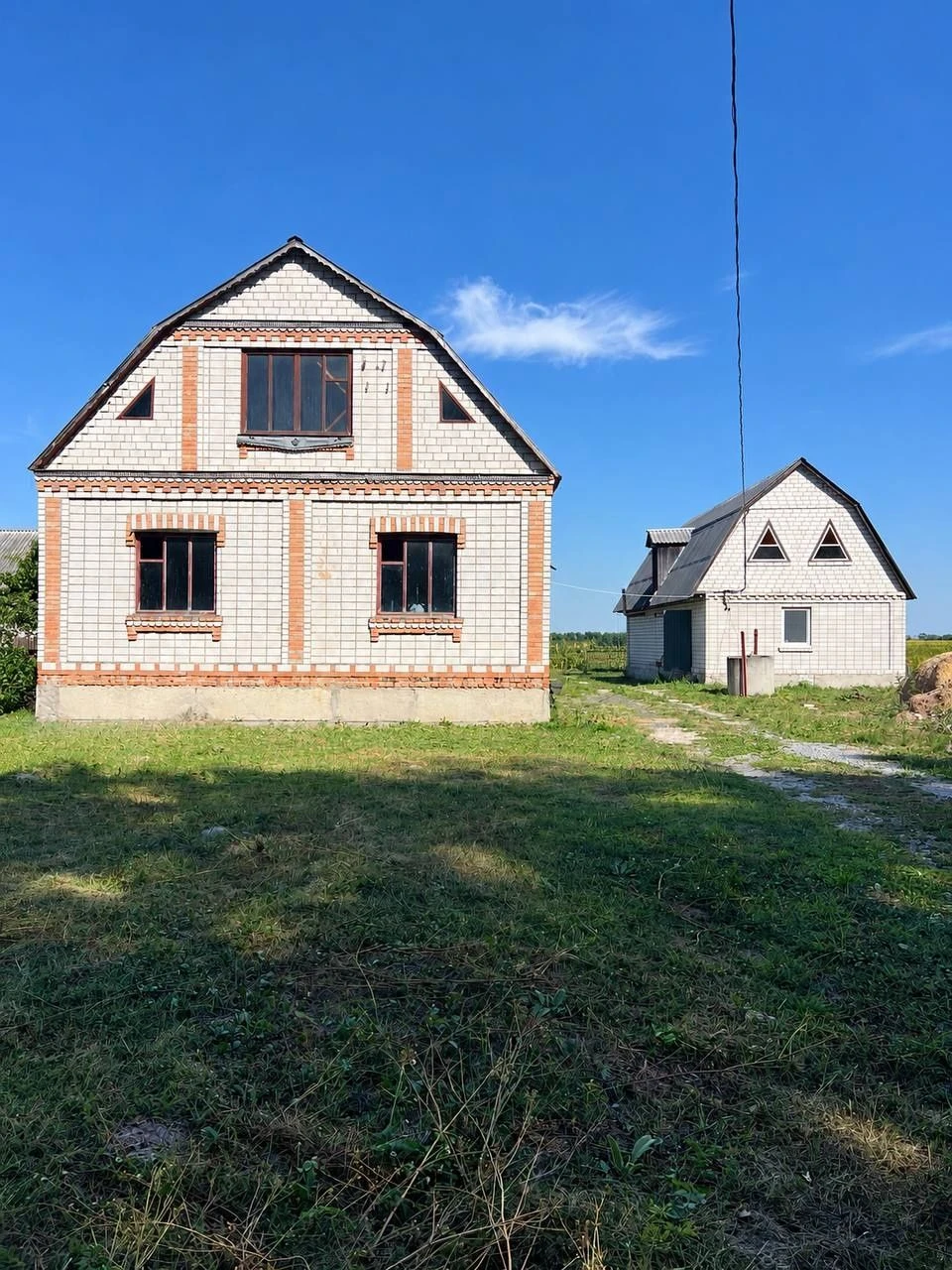 House near the forest in the village of Osikov