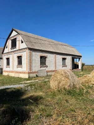 House near the forest in the village of Osikov