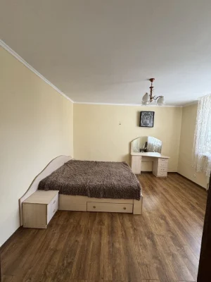 Будинок  ( пів будинку) район Загребелля Бердичів