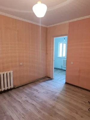 Продаю пів будинку  в Центрі  міста (поблизу податкової), ро
