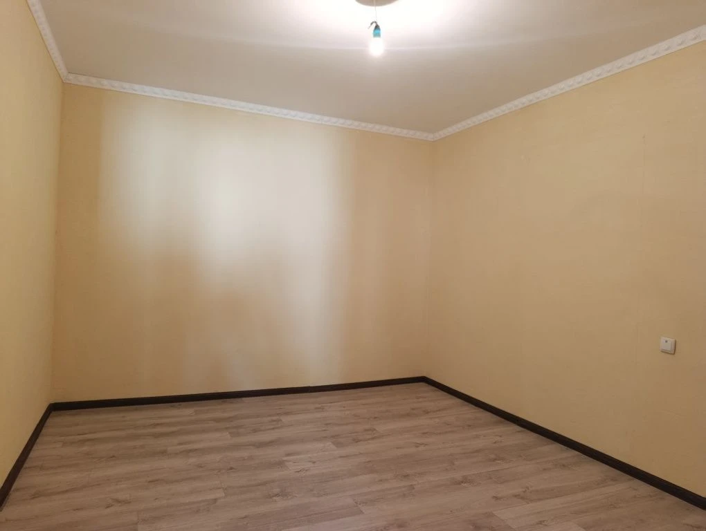 Продаю пів будинку  в Центрі  міста (поблизу податкової), ро
