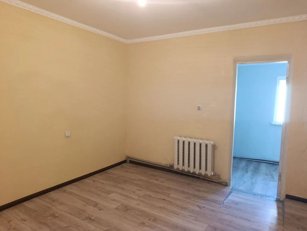Продаю пів будинку  в Центрі  міста (поблизу податкової), ро